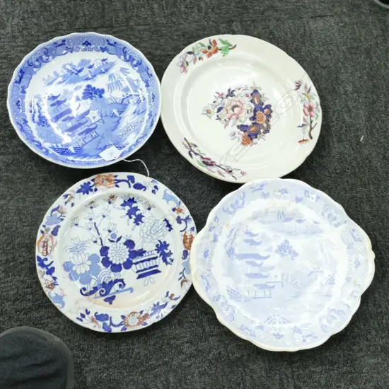 2 B/W DISHES AND 2 MASON / DAVENPORT IRONSTONE PLATES