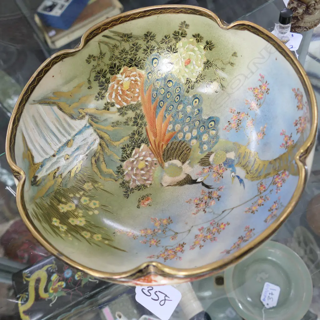 JAPANESE SATSUMA BOWL WITH WELL PAINTED INTERIOR OF PEACOCKS SIGNED TO BASE DIA 220MM 18960 Image 1++