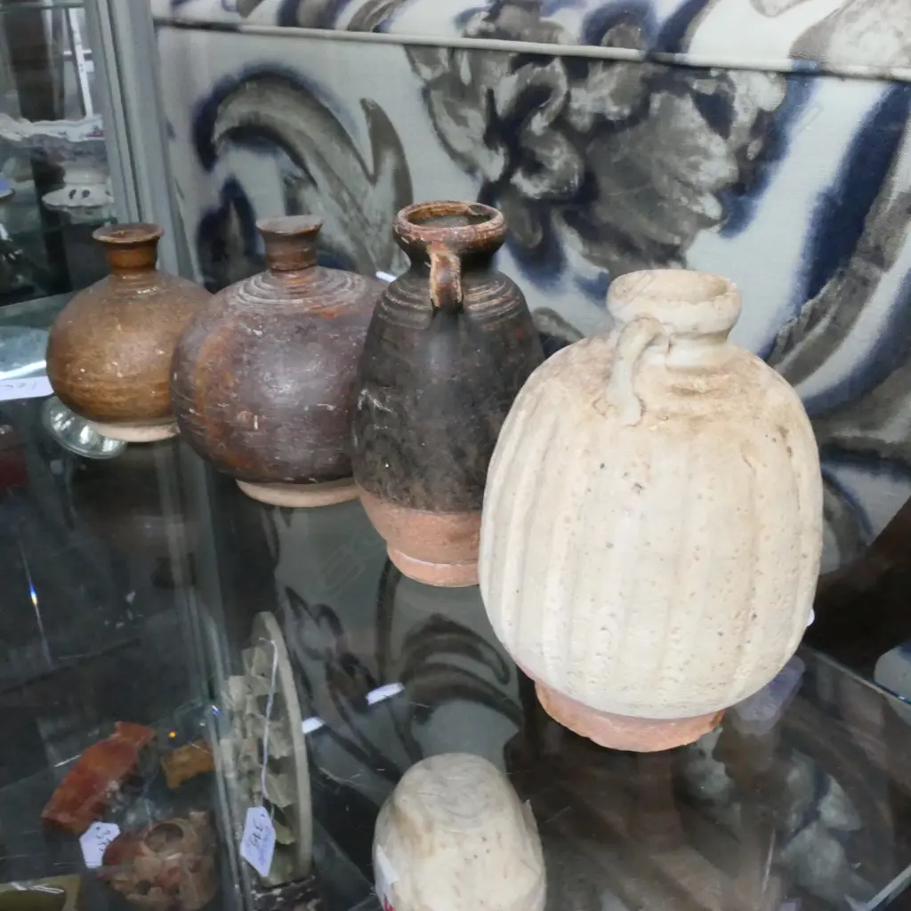 4 SMALL POTTERY VESSELS LARGEST 120MM H 18901 Image 1++
