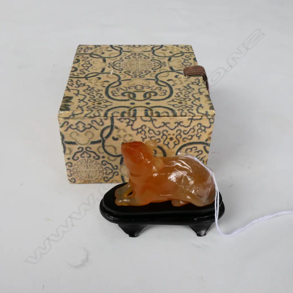 BOXED AMBER JADE RABBIT ON STAND L 450 MM Image 1++