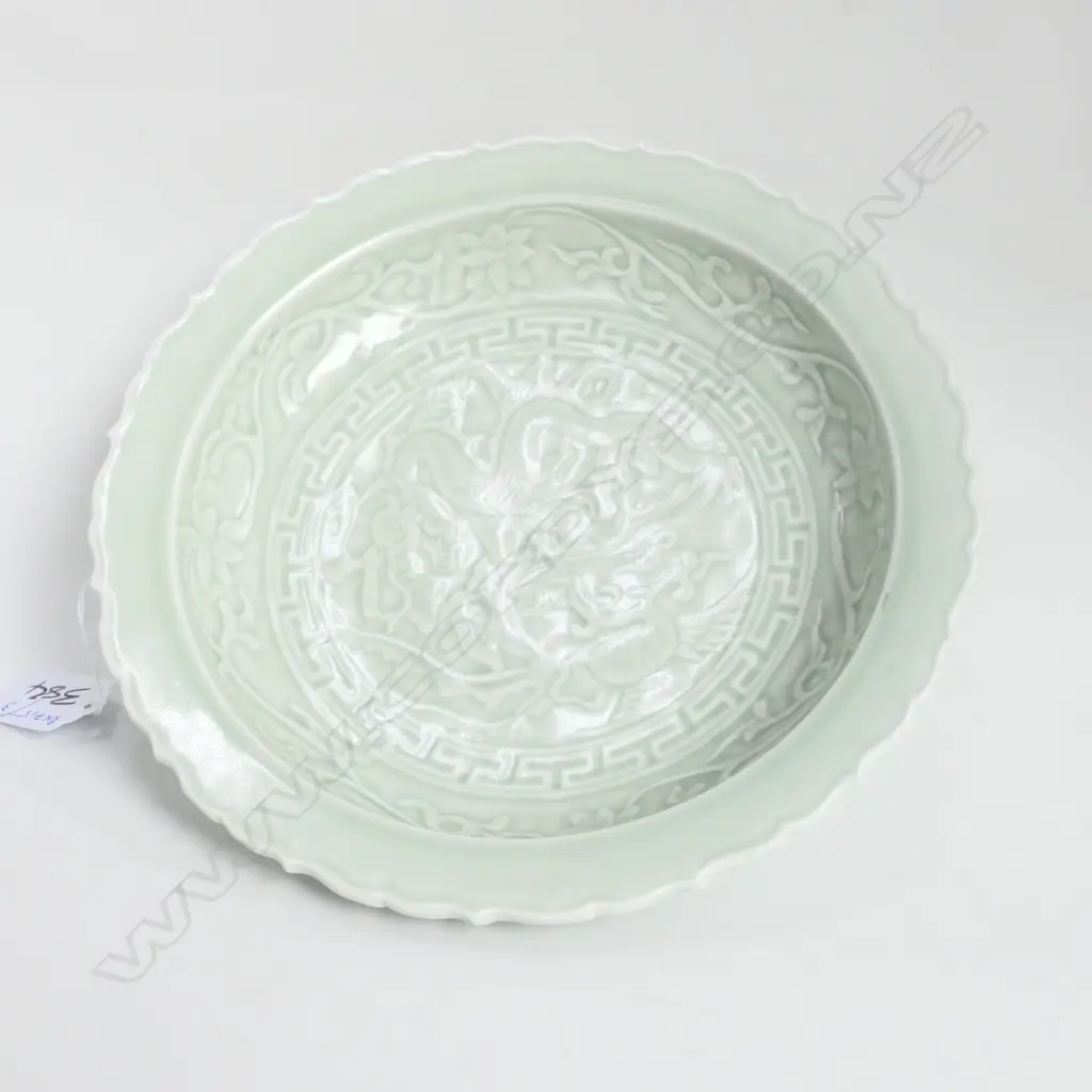 CELADON SHALLOW DISH WITH SERPENTINE RIM, SEAL MARK UNDER BASE. Dia.210mm Image 1++