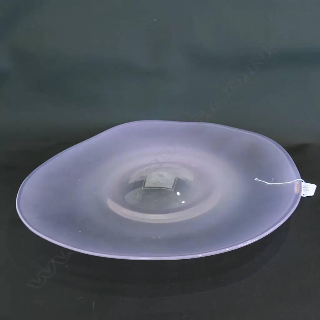 NZ SIMPSON ART GLASS SHAPED FLAT DISH MAUVE '84 Image 1++