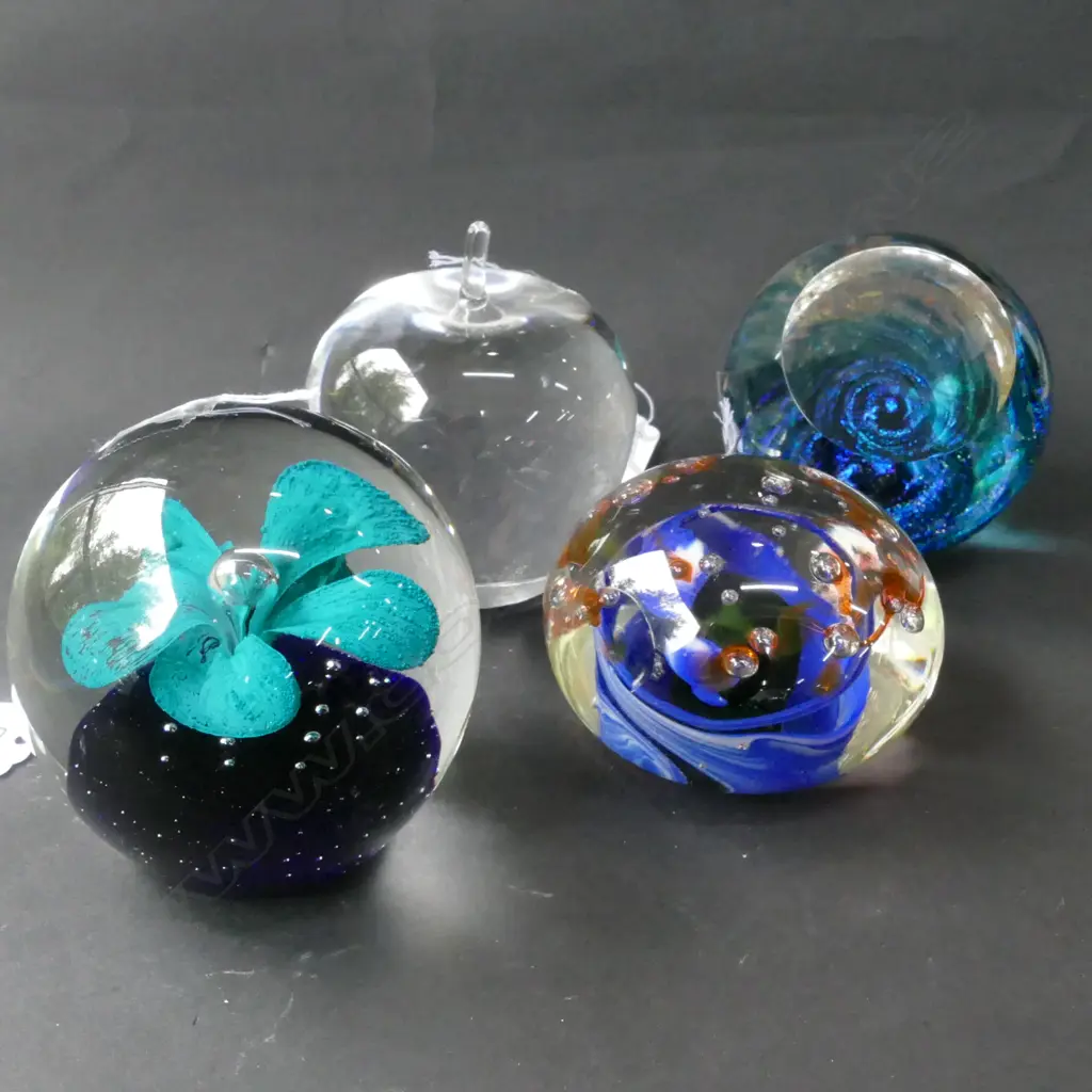 3 PAPER WEIGHTS+ ONE FRUIT 2 SIGNED Image 1++