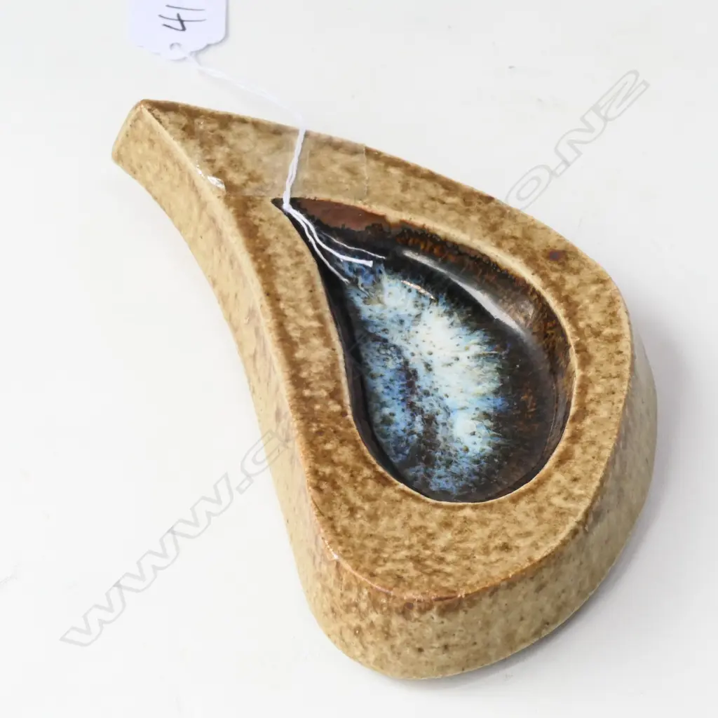 JIM GREIG CERAMIC TEAR SHAPED DISH L.160MM 18998 Image 1++