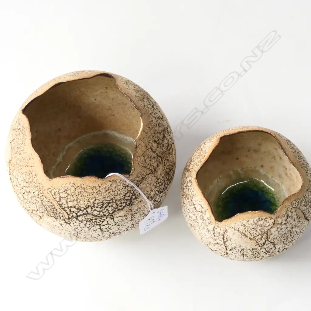 2 CERAMIC HAND POTTED SPHERES H.100MM SMALL FAULTS Image 1++