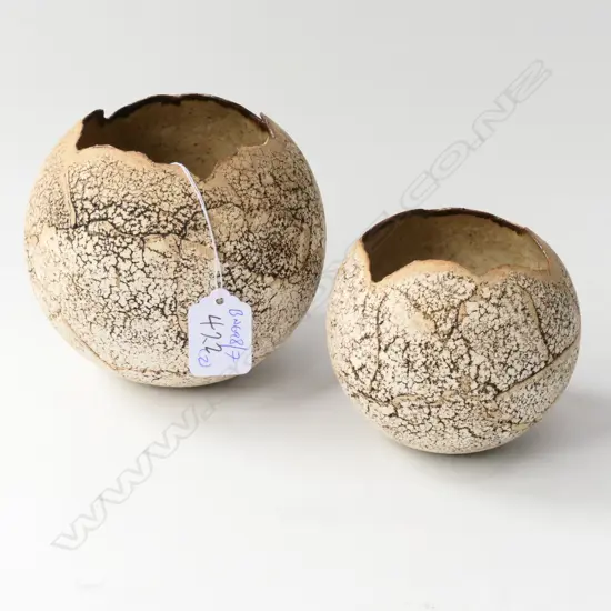 2 CERAMIC HAND POTTED SPHERES H.100MM SMALL FAULTS
