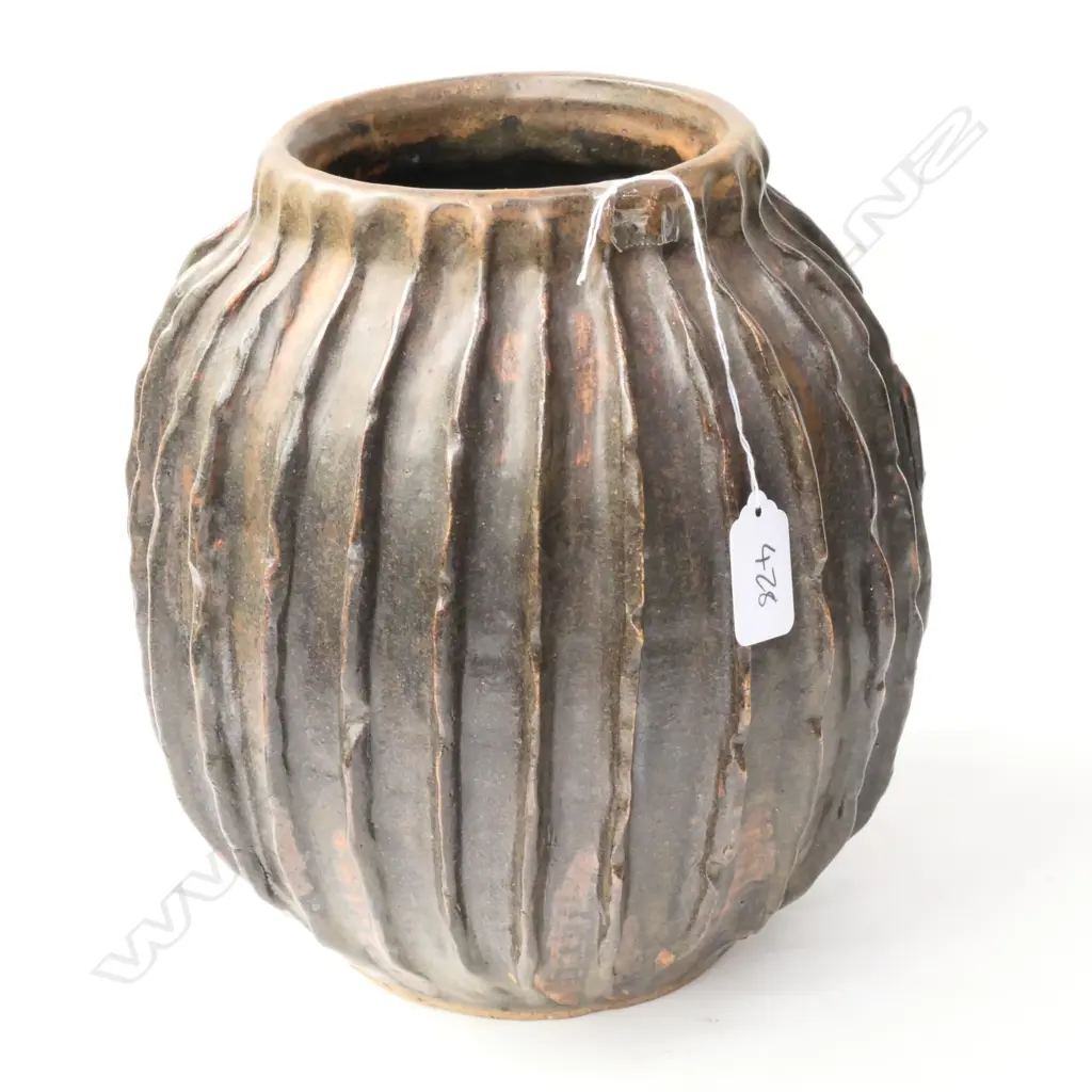 STUDIO POTTERY VASE WITH RIBBED DECORATION MAKER UNNOWN H.250MM 18922 Image 1++