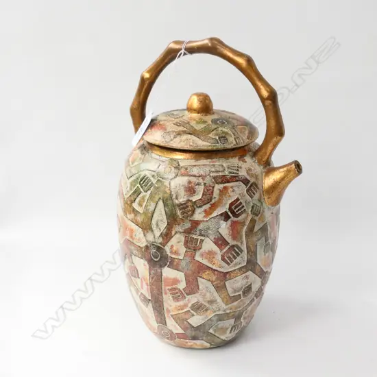 CERAMIC EWER WITH LID, CARVED AND GILDED IN LOW RELIEF DECORATIVE SURFACE