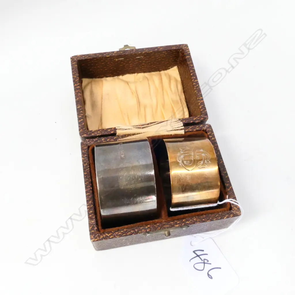 2 CASED SILVER NAPKIN RINGS Image 1++