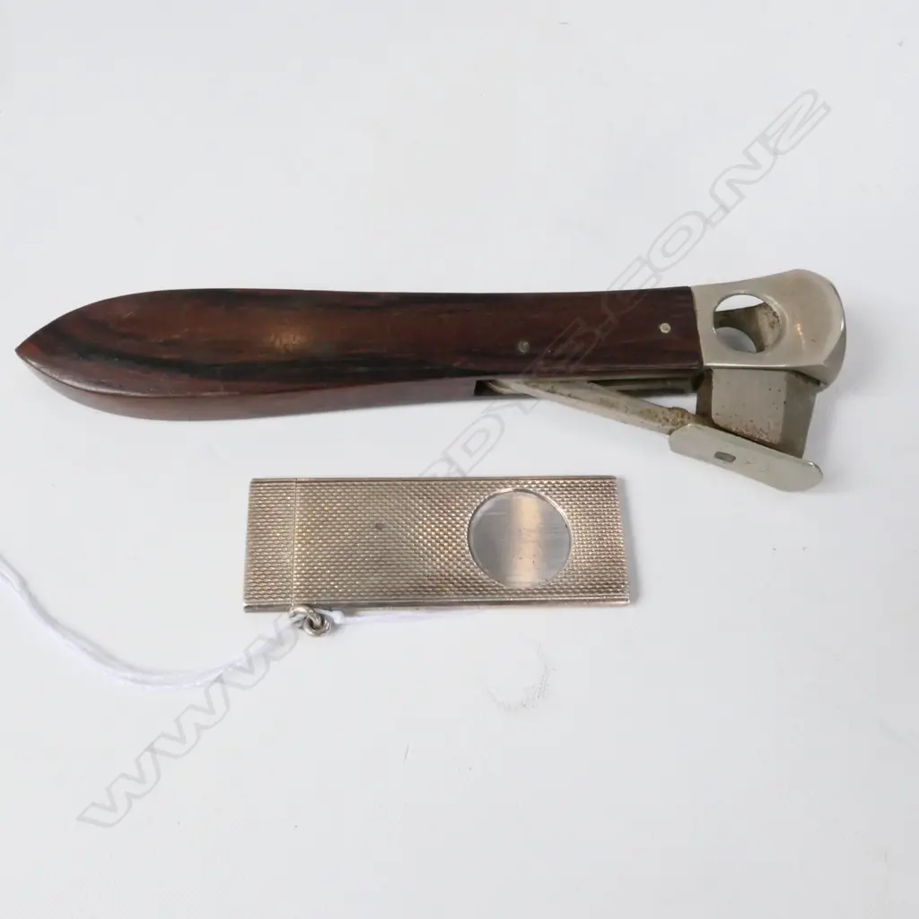 A STG SILVER CIGAR CUTTER + ONE OTHER Image 1++