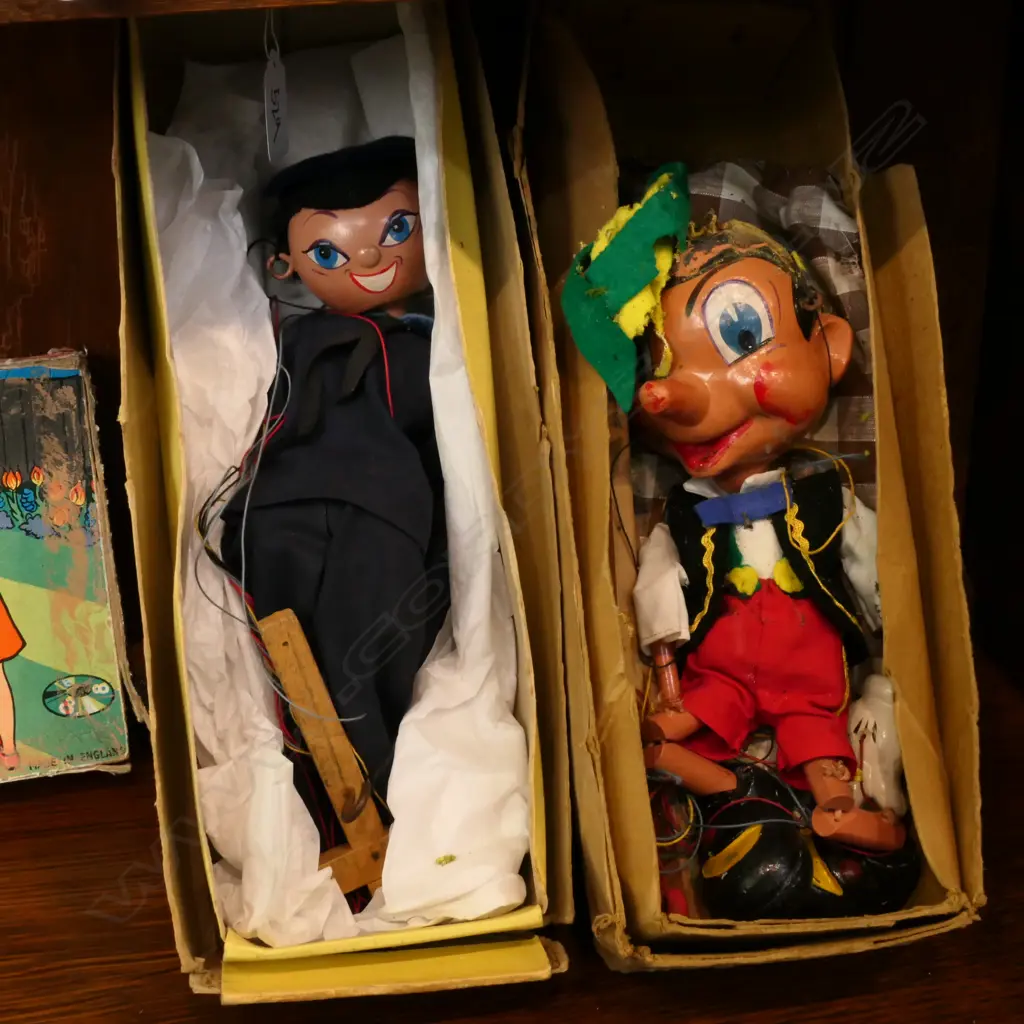 2 BOXED PELHAN PUPPETS JUNIOR CONTROL + WALT DISNEY PINOCCHIO IN ORIGINAL BOXES L.330MM 18597 Image 1++
