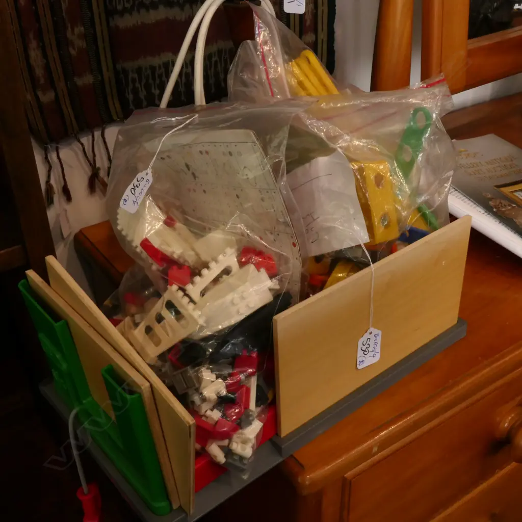 JAPANESE LEGO IRON SAURUS ROBOT +JUNIOR ENGINEER + IKEA GARAGE Image 1++