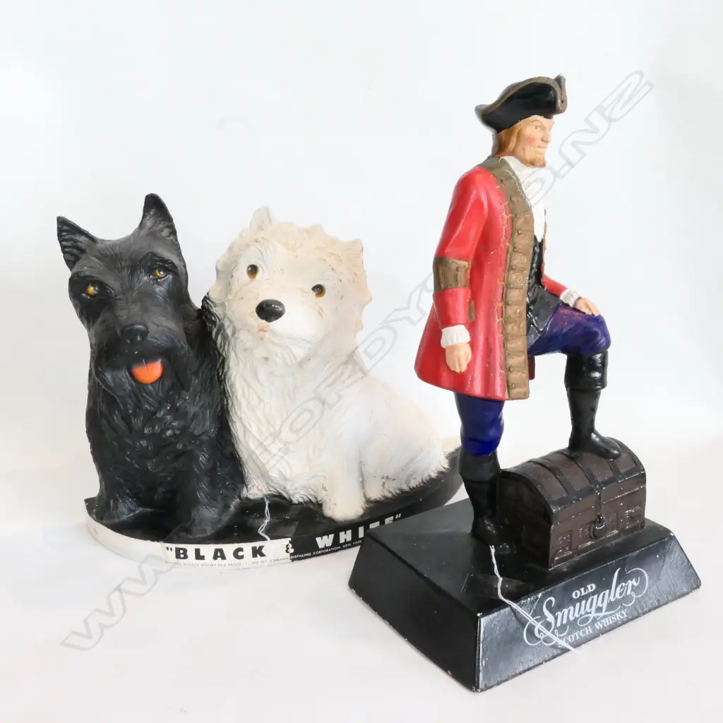 TWO WHISKY ADVERTISING STANDS - OLD SMUGGLER/BLACK & WHITE Image 1++