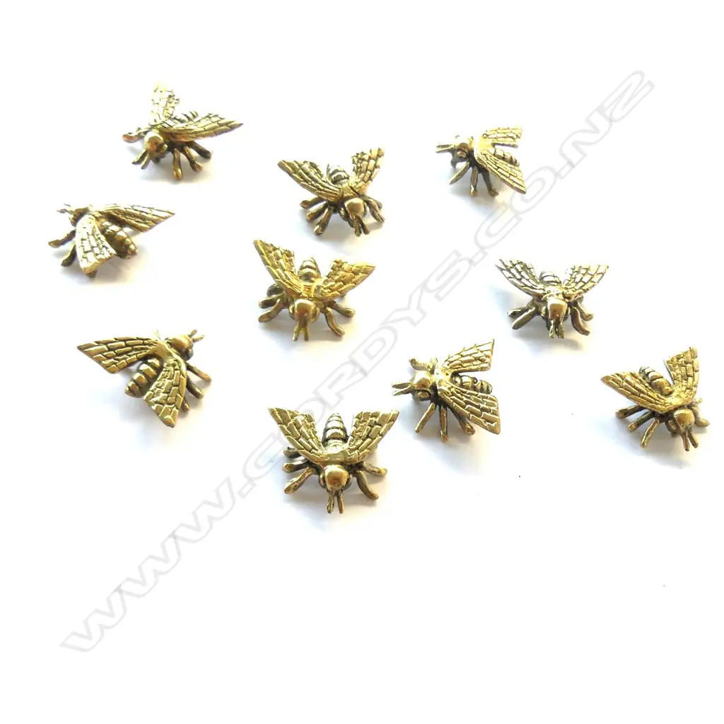 TEN TINY BRASS BEES, L. 30MM Image 1++