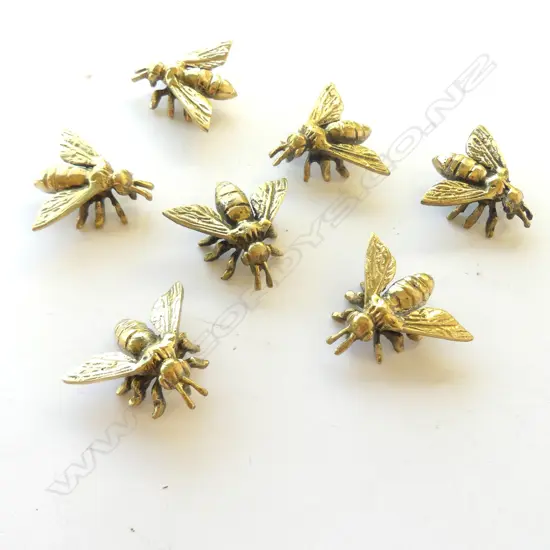 SEVEN SMALL BRASS BEES, L. 60MM