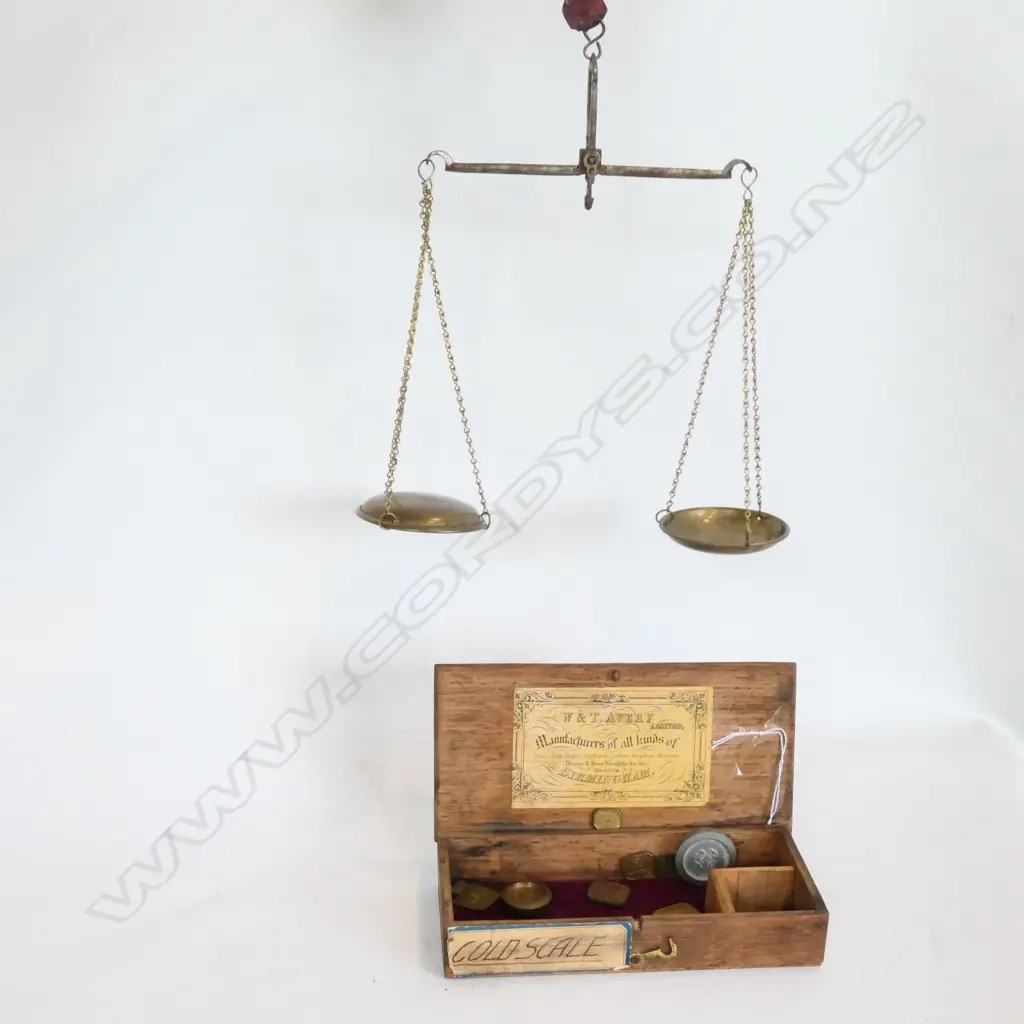 W&T AVERY LTD CASED GOLD SCALE WITH SOME WEIGHTS L.170MM 18398 Image 1++