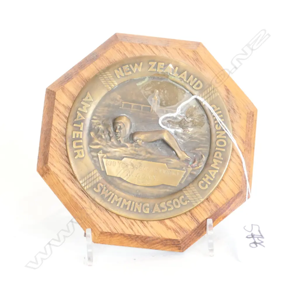 NZ SWIMMING ASSOC PLAQUE 1940 D 130 MM Image 1++