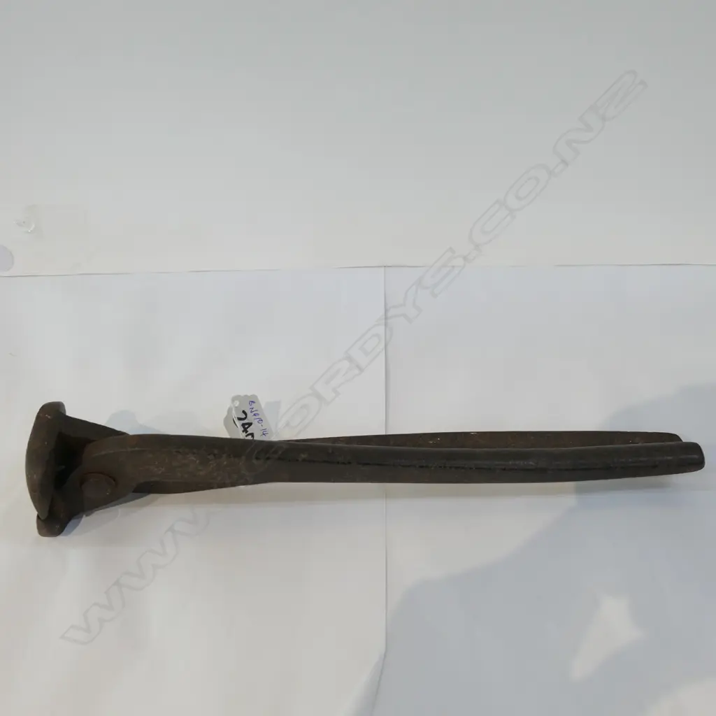 PR UNCOMMON LGE OLD PLIERS Image 1++