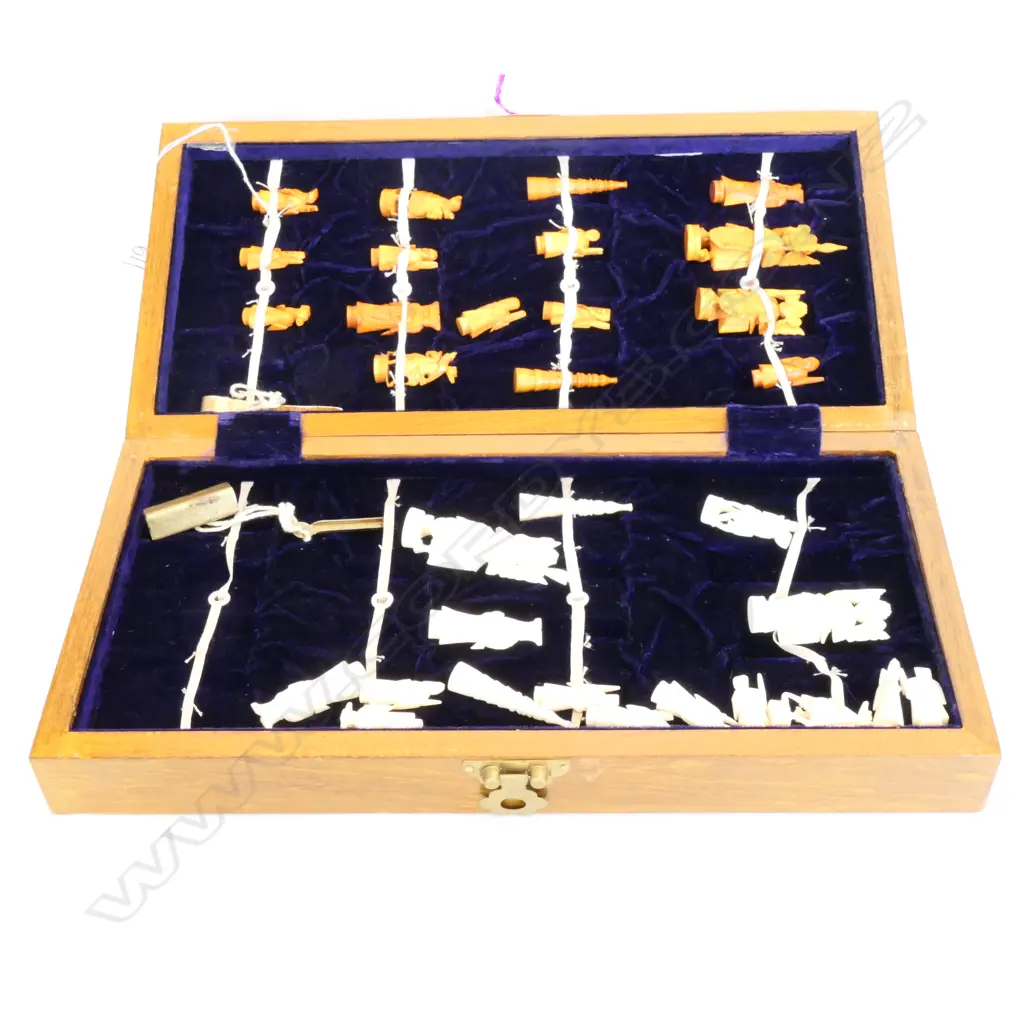 BOXED IVORY CHESS SET Image 1++