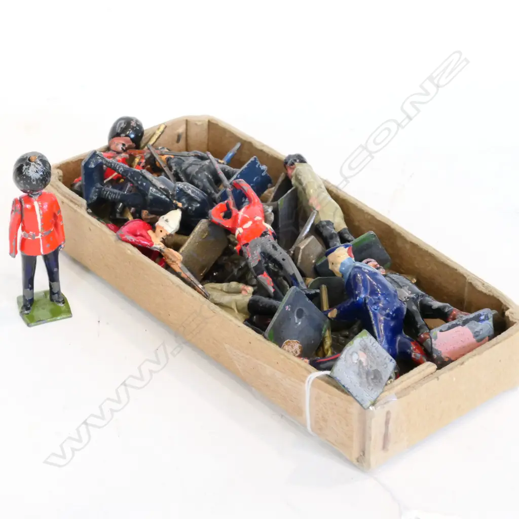 COLLECTION OF ASST. TOY SOLDIERS Image 1++