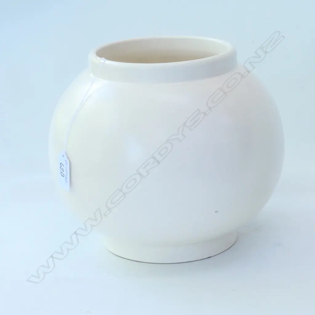 CROWN LYNN HAND POTTED VASE H 200 MM Image 1++