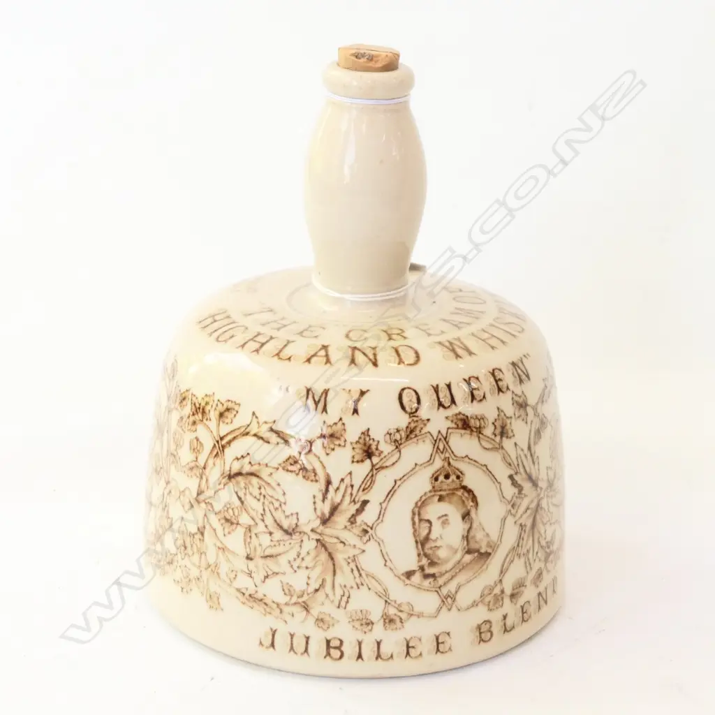 HIGHLAND WHISKY 'MY QUEEN' BLEND STONEWARE JUG Image 1++