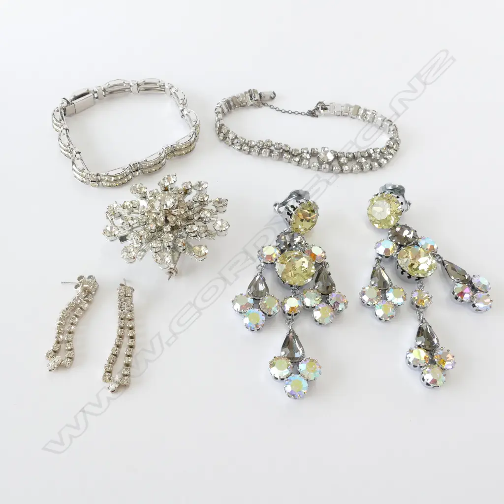BAG OF GOOD DIAMANTE JEWELLERY Image 1++