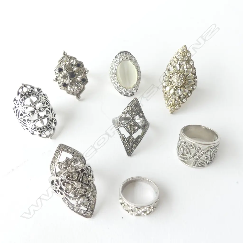 EIGHT LARGE SILVER(?) VINTAGE RINGS Image 1++