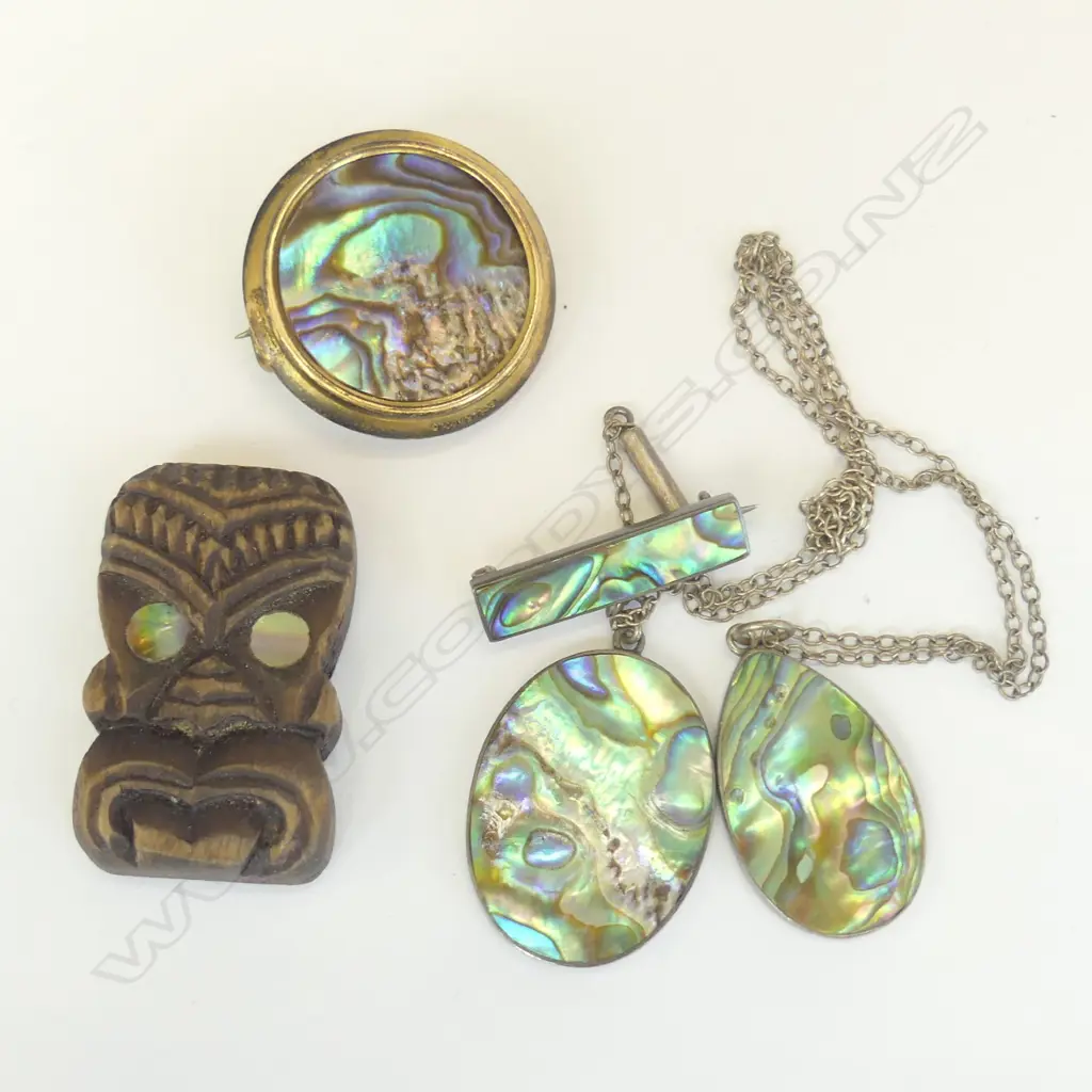 SMALL GROUP PAUA JEWELLERY + WOODEN TIKI Image 1++