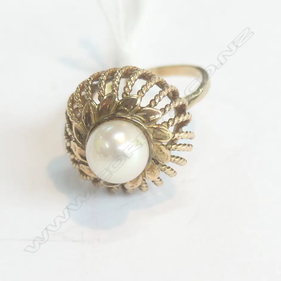 9CT GOLD PEARL SET RING 5.3gms Image 1++