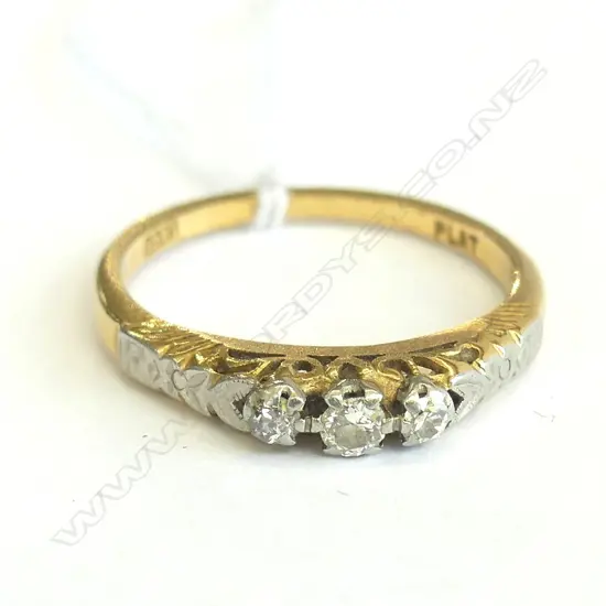18CT GOLD & PLATINUMN 3-STONE DIAMOND RING