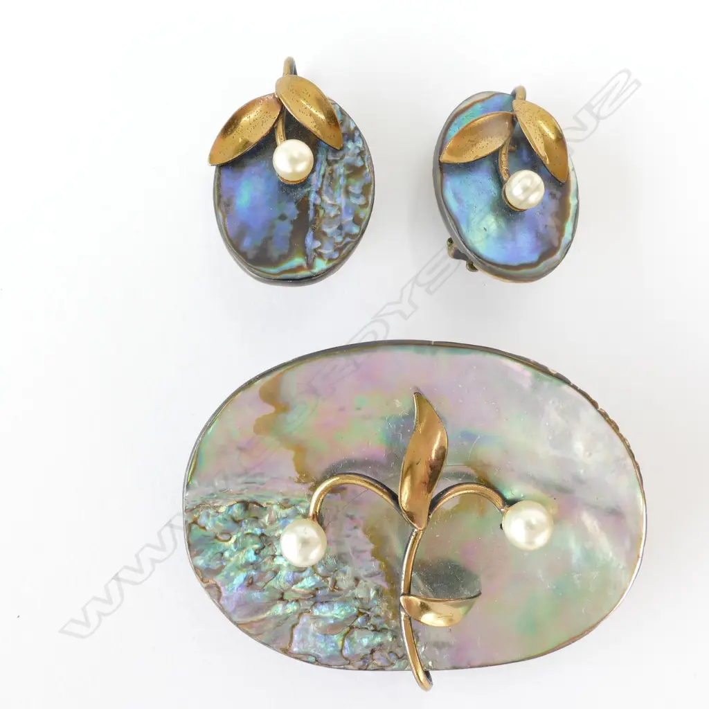 PAUA AND PEARL BROOCH AND EARRINGS SET Image 1++