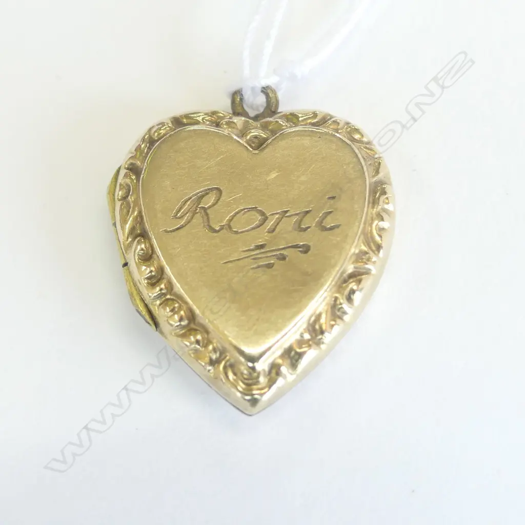 9ct GOLD HEART LOCKET 3.6gm Image 1++