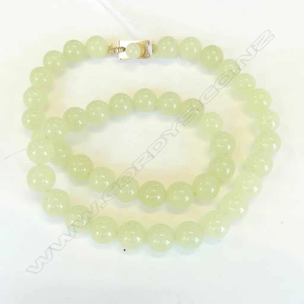 PALE JADE BEADS, GOLD? CLASP, L. 400MM Image 1++