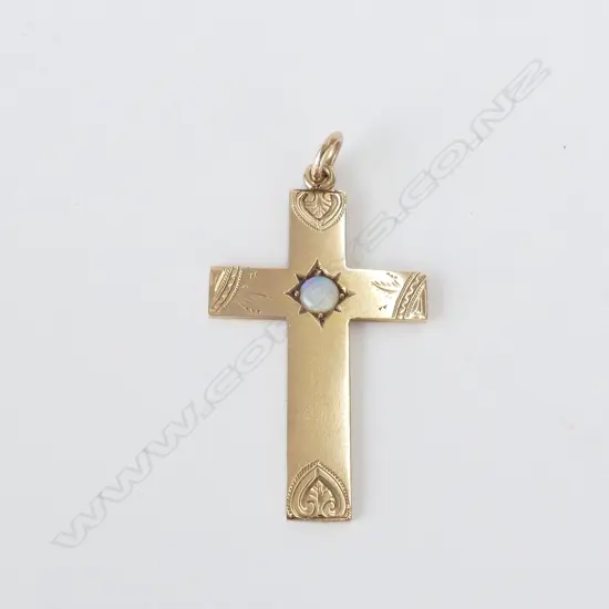 9CT GOLD AND OPAL SET CROSS  3.59gm