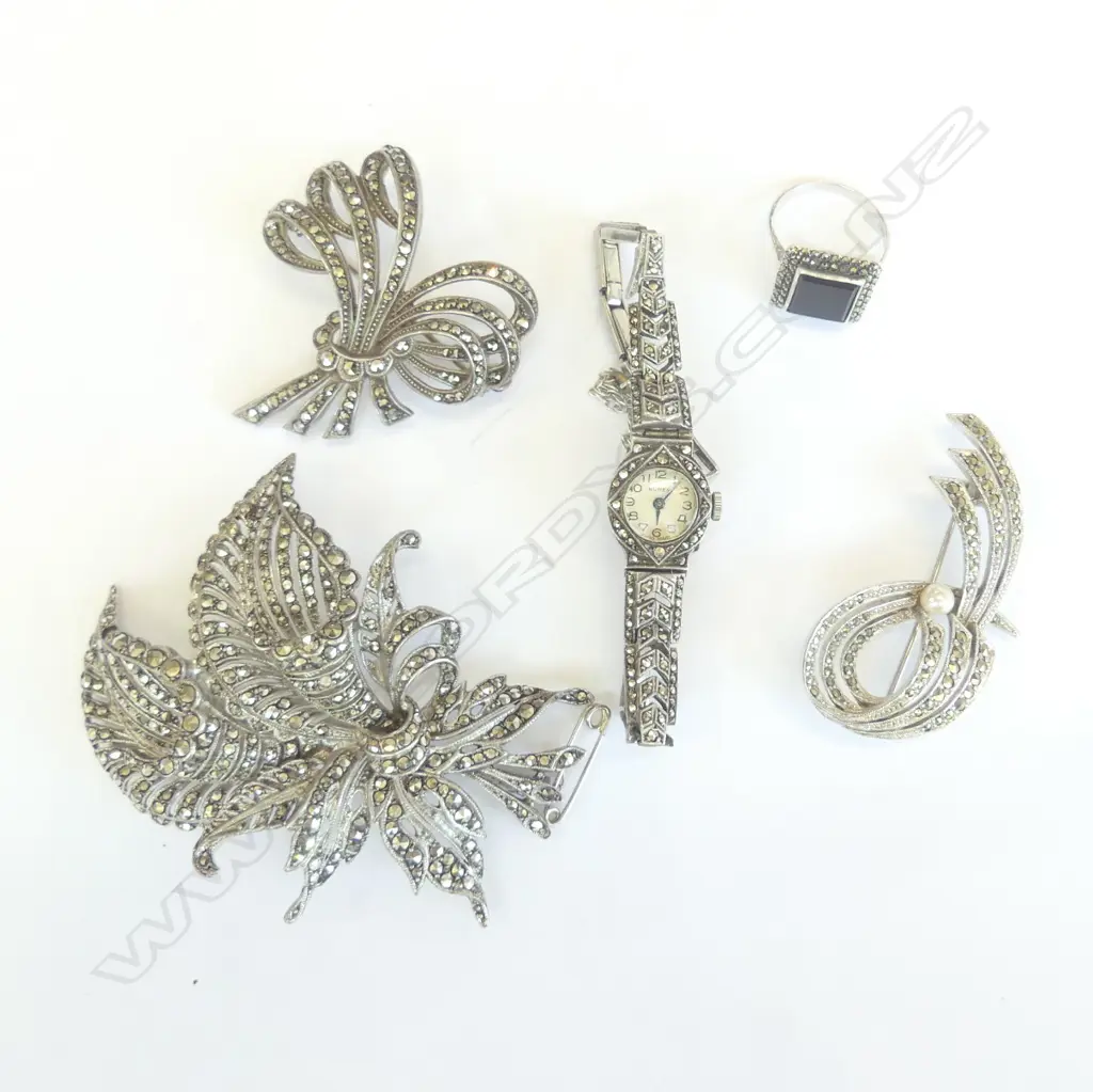 FIVE ASSORTED MARCASITE & SILVER PIECES, INCL BROOCHES, RING & WATCH Image 1++