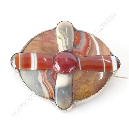 BANDED AGATE AND UNMARKED SILVER BROOCH
