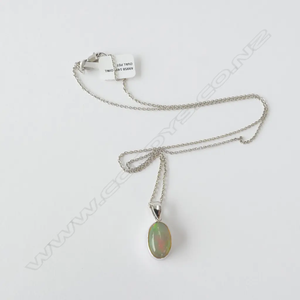 14CT WHITE GOLD AND OPAL PENDANT Image 1++