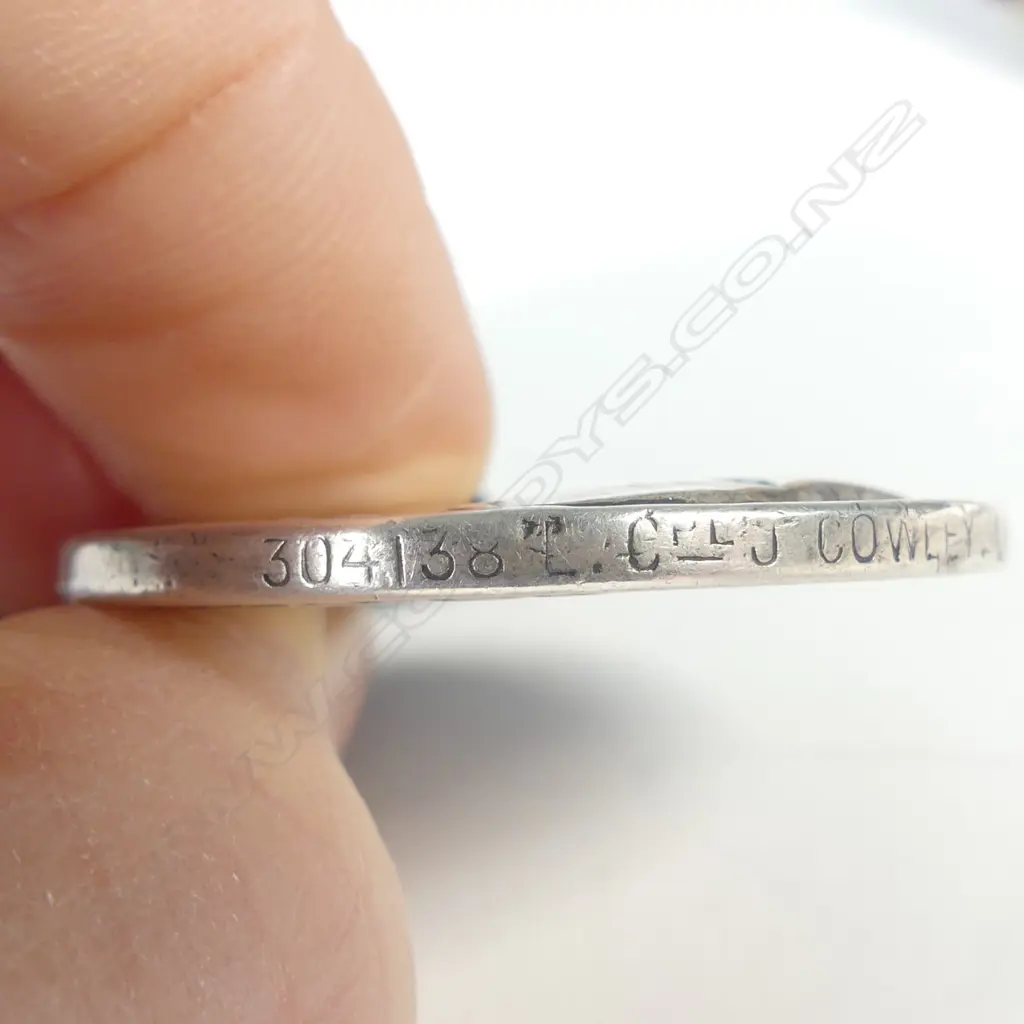 WWI MILITARY MEDAL BRAVERY IN THE FIELD Image 1++