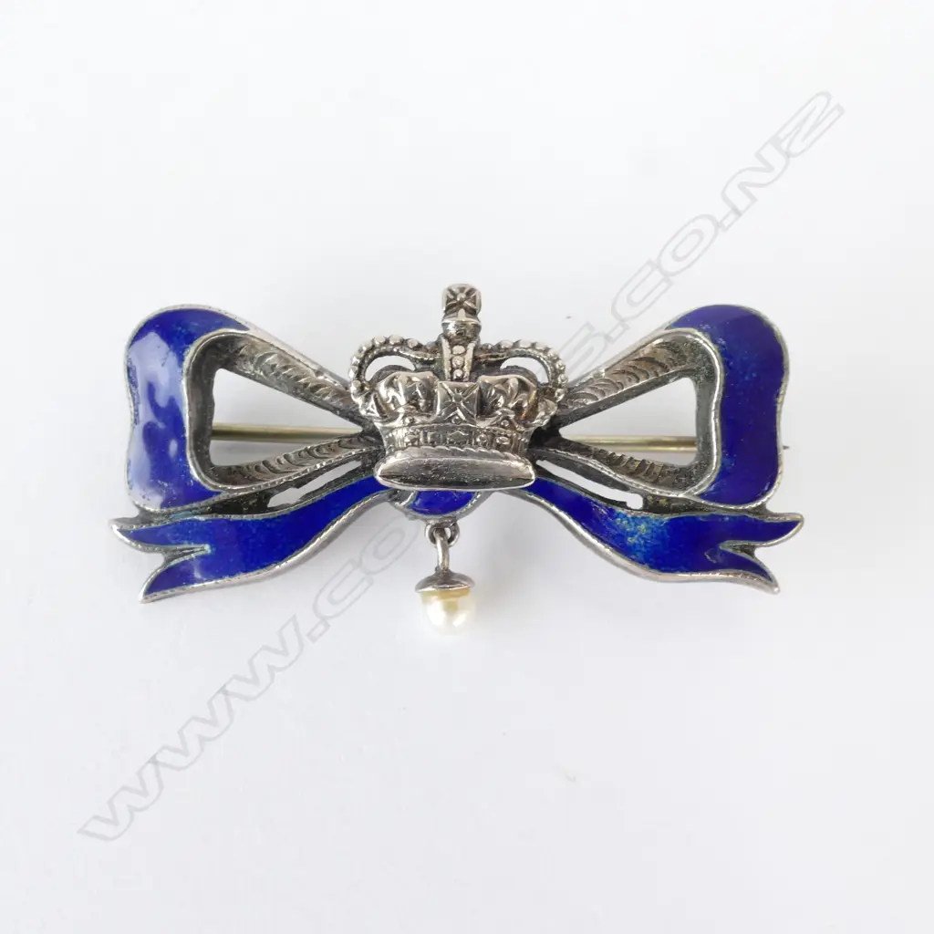 SILVER AND ENAMEL BROOCH (AF) Image 1++