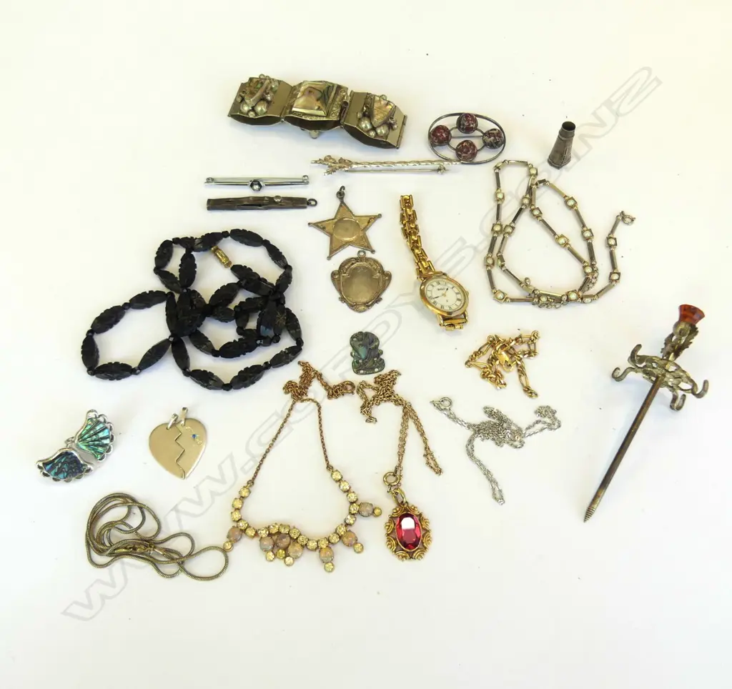 LOT ASST JEWELLERY INCL JET NECKLACE / SILVER / PAUA TIKI ET Image 1++