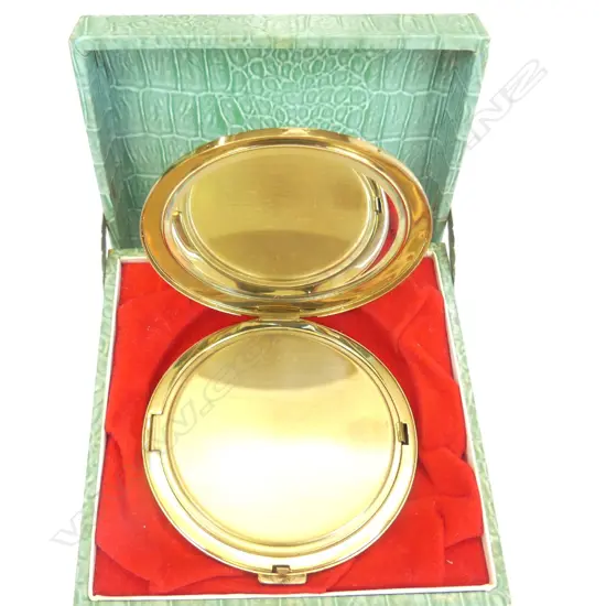 M.O.P POWDER COMPACT