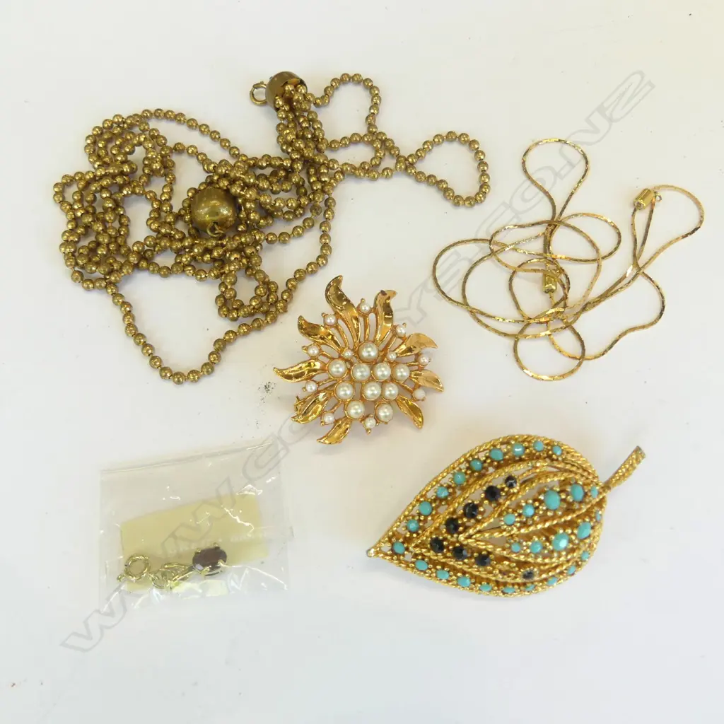 LOT ASST GOLD PLATED JEWELLERY Image 1++