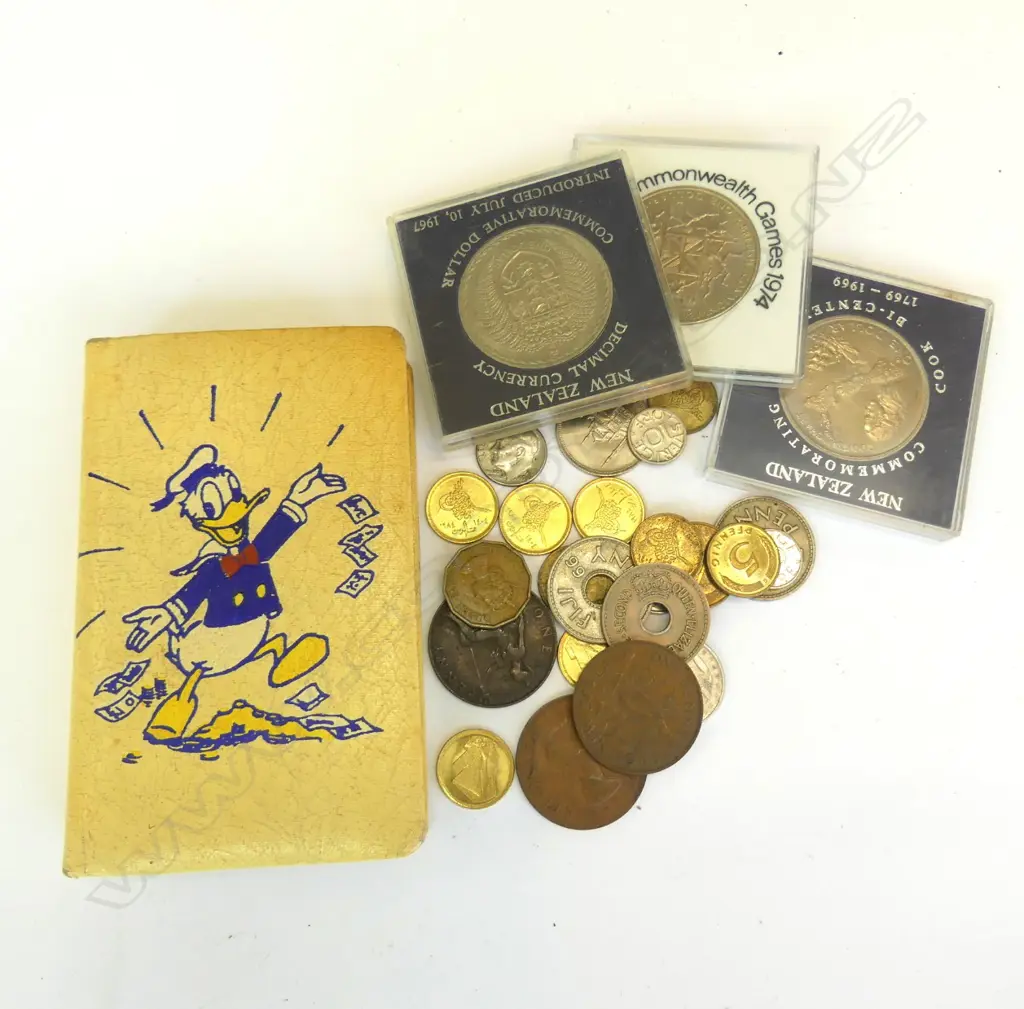 DISNEY MONEY BANK & SELECTION OF COINS Image 1++