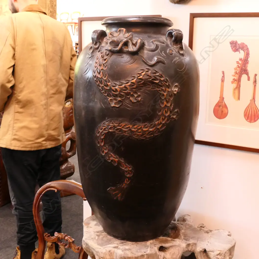 TERACOTTA GARDEN POT W/ DRAGON DECORATION H. 725MM Image 1++