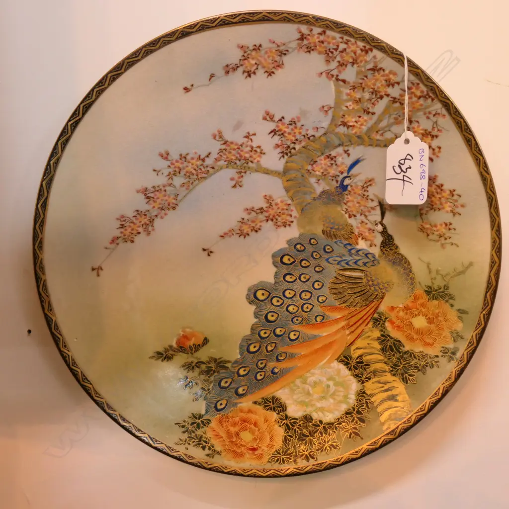 SATSUMA PLATE WITH WELL PAINTED PEACOCK DECORATON SIGNED TO BASE DIA.240MM 18960 Image 1++