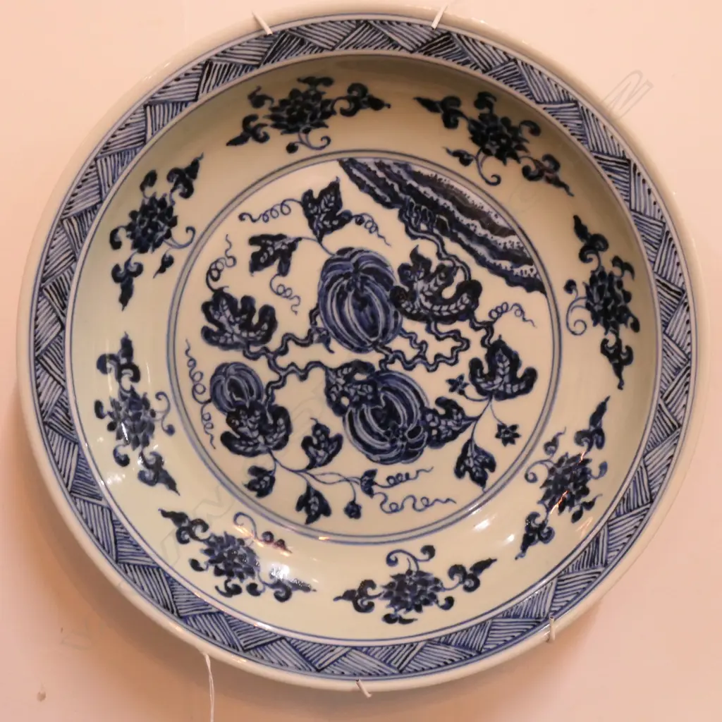 BLUE & WHITE MING-STYLE DISH DECORATED WITH FRUITING VINE. Dia.295mm Image 1++
