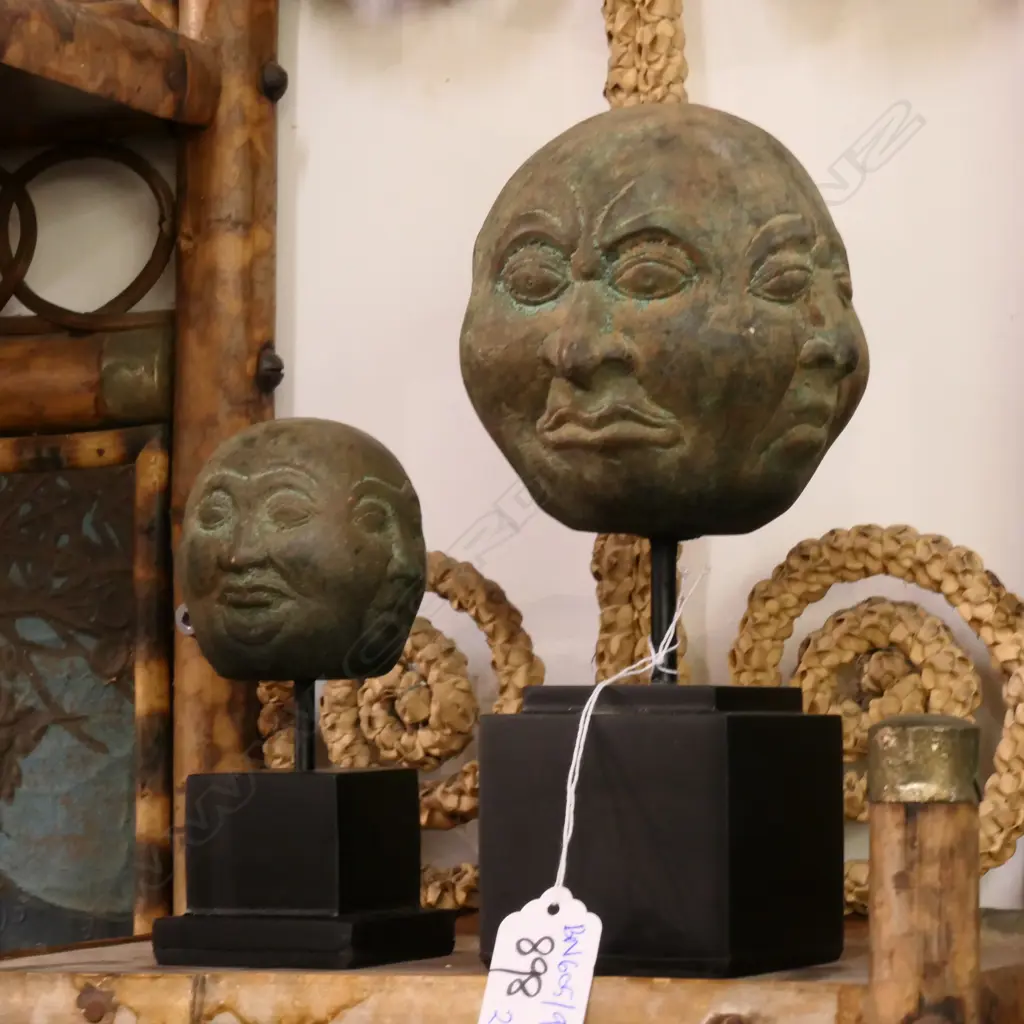 2 4-FACED HEADS ON STANDS 190MM H Image 1++