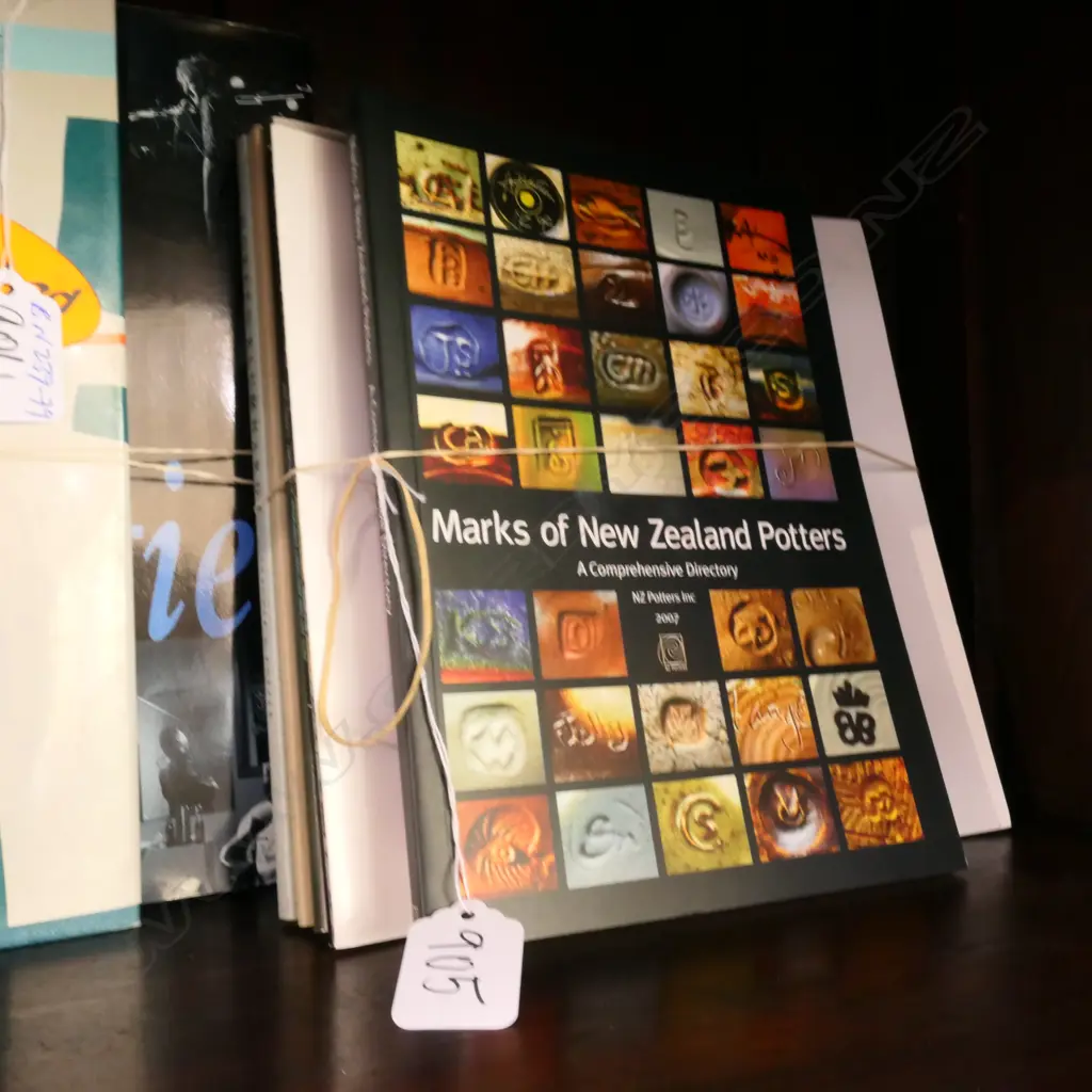 7 NZ POTTERY/POTTERS BOOKS: POTTER'S MARKS... Image 1++