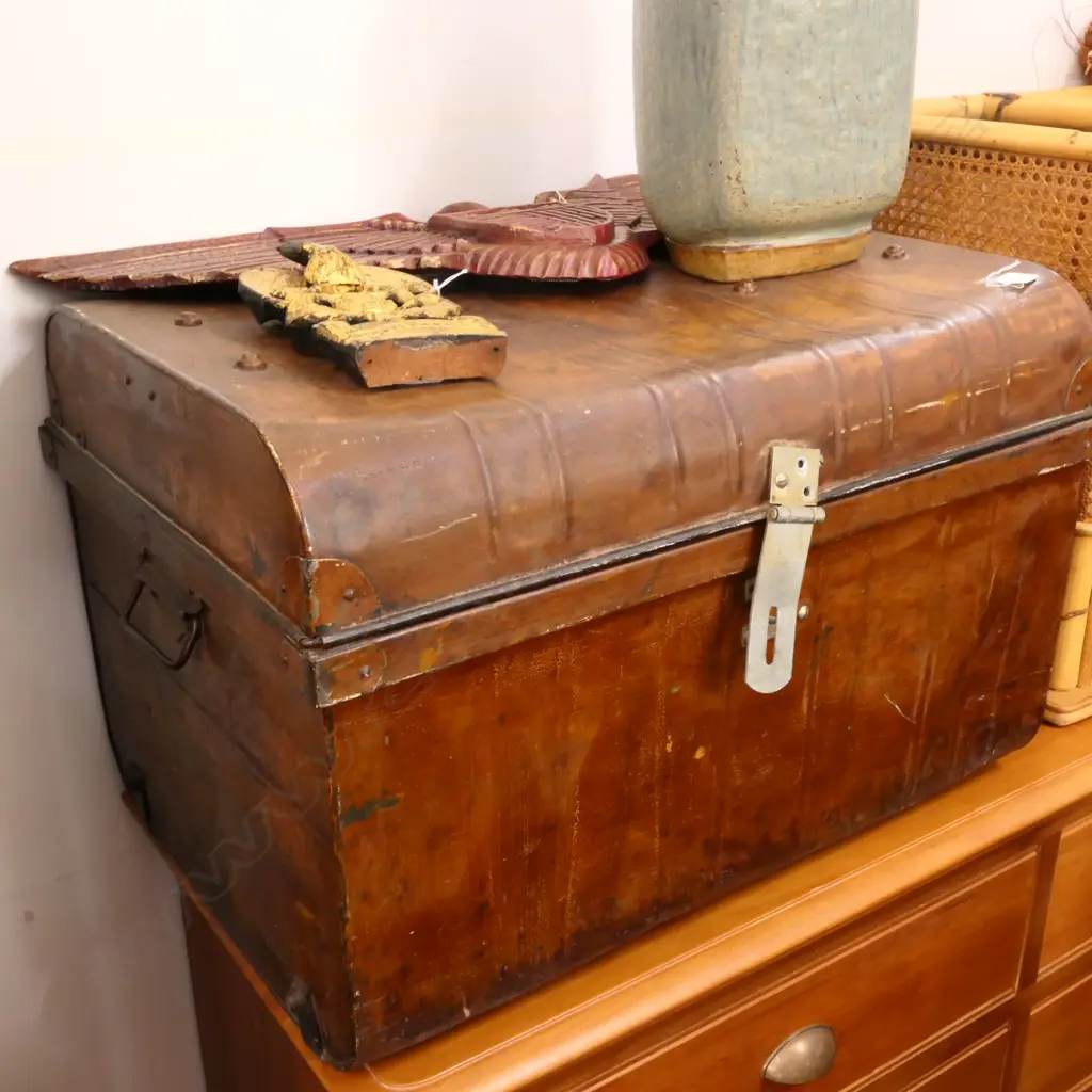 TIN TRUNK  Image 1++